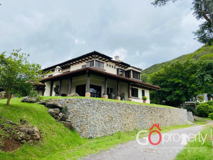 Venta de Casa rodeada de naturaleza, Santa Ana